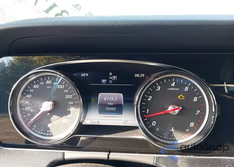 2018 Mercedes-Benz E 300 4Matic z USA, uszkodzony, nr VIN WDDZF4KB5JA384497